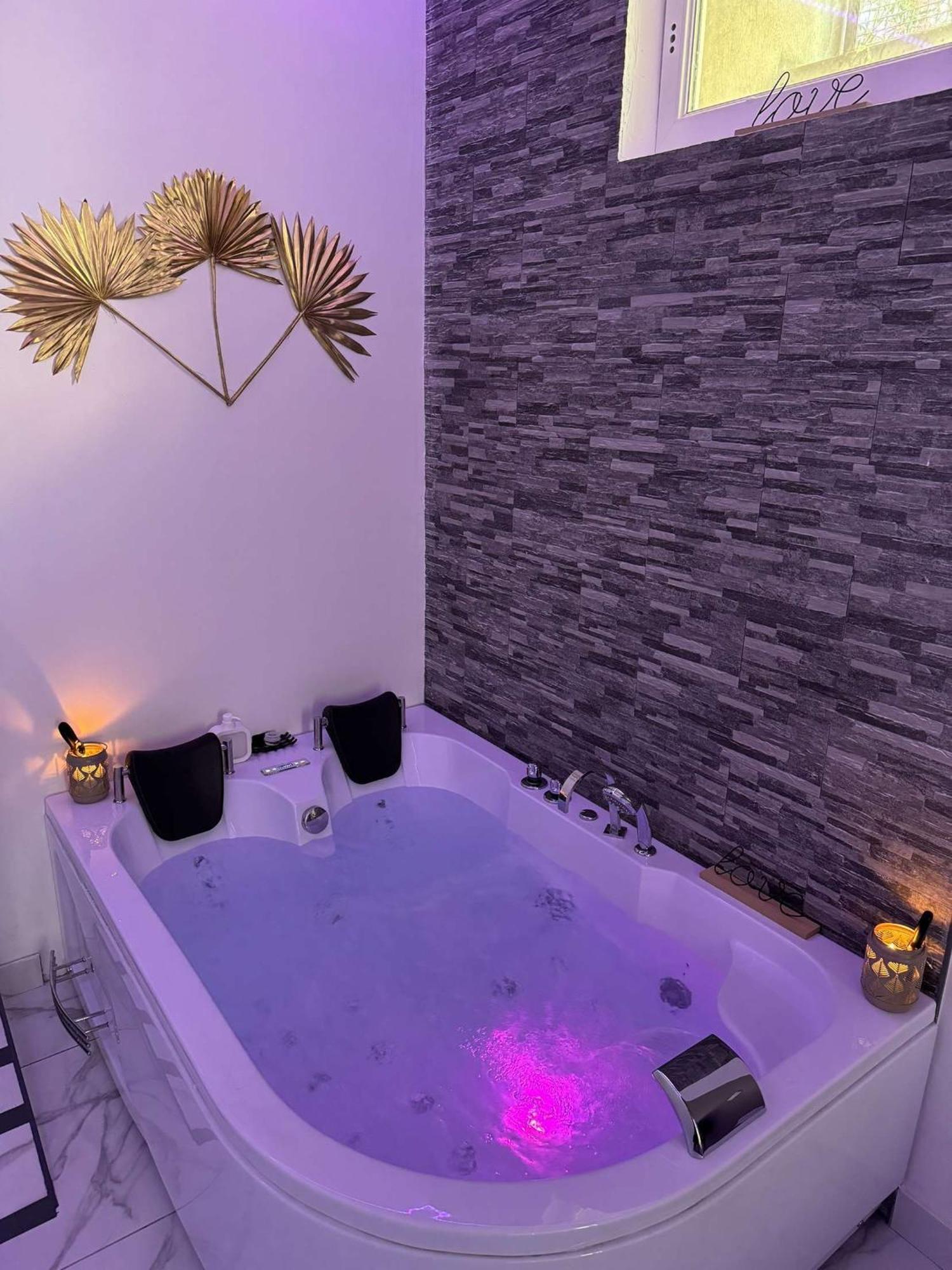 Suite Gold By L Amaryllis I Jacuzzi & Sauna Prive I Centre Beziers Arrivee Autonome Exteriér fotografie