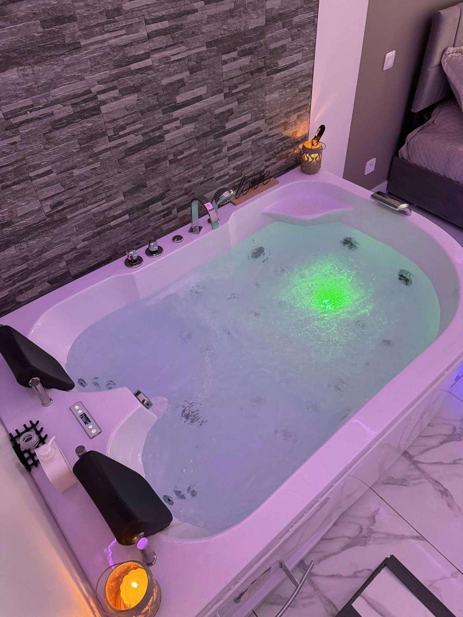 Suite Gold By L Amaryllis I Jacuzzi & Sauna Prive I Centre Beziers Arrivee Autonome Exteriér fotografie